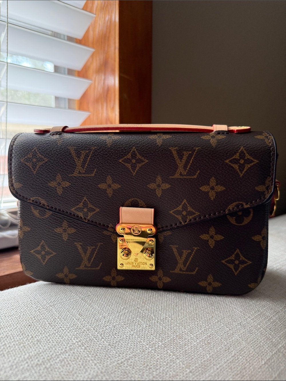 Pochette Métis east-west